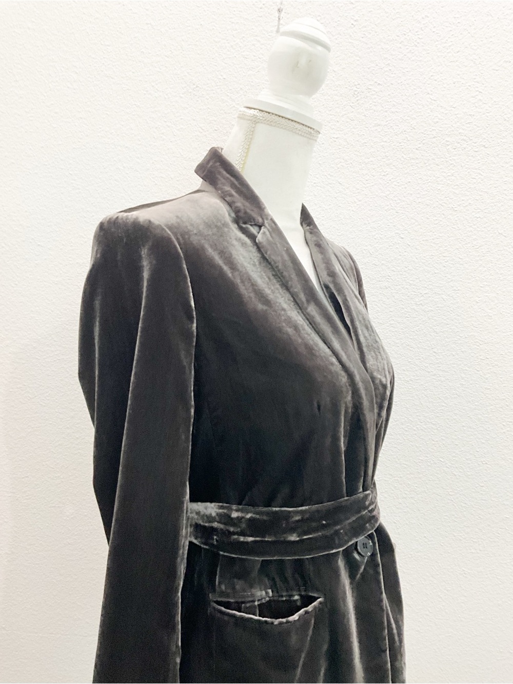 Ann Taylor Women's Velvet Belted Blazer Size 6 - Picture 4 of 11